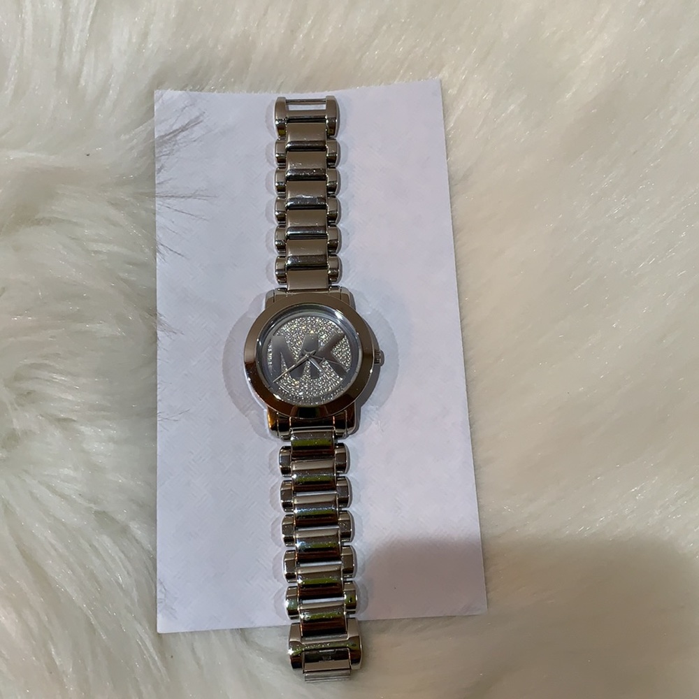 🌸MICHAEL KORS used in excellent condition. 💯 authentic with box. - Picture 9 of 10